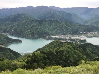 高取山山頂から丹沢の山並を望むブログ用.JPG