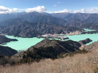高取山山頂から望む丹沢の山並ブログ用.JPG